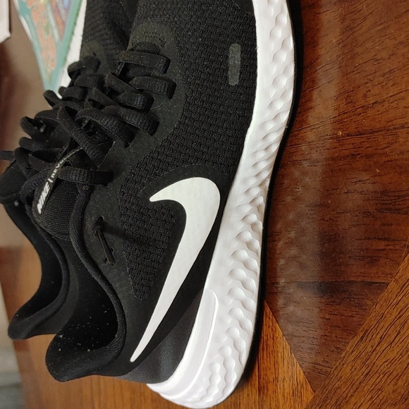 Women's black Nike Revolution - Picture 4 of 6